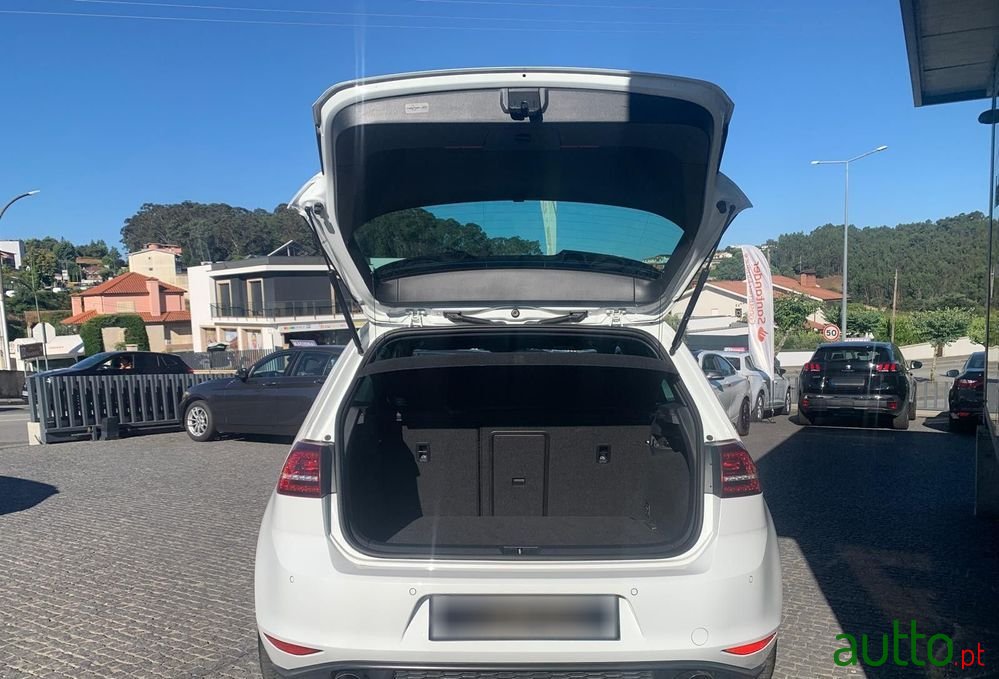 2016' Volkswagen Golf photo #6