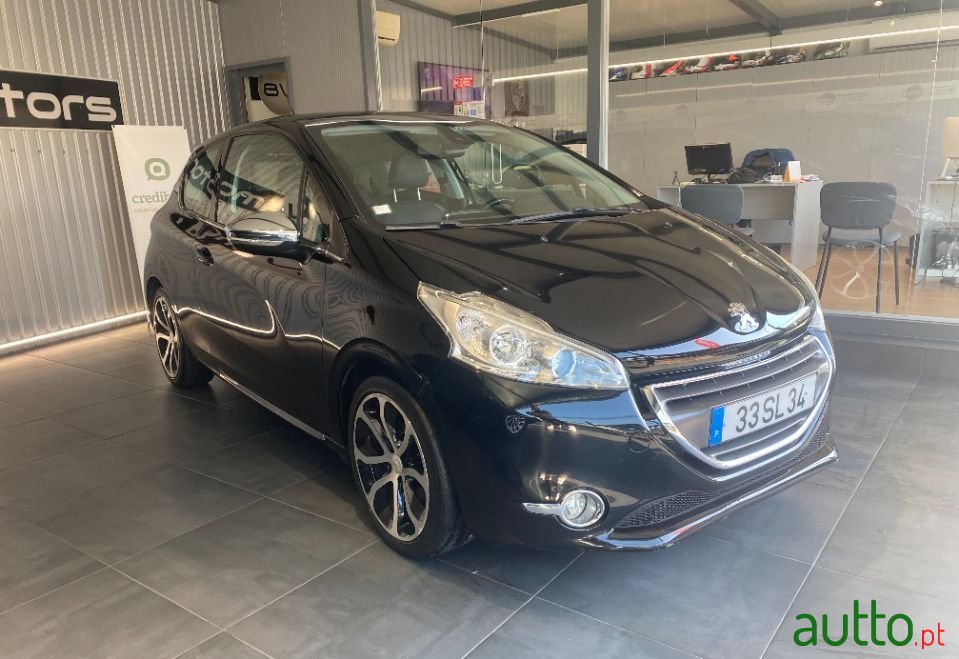 2012' Peugeot 208 photo #3