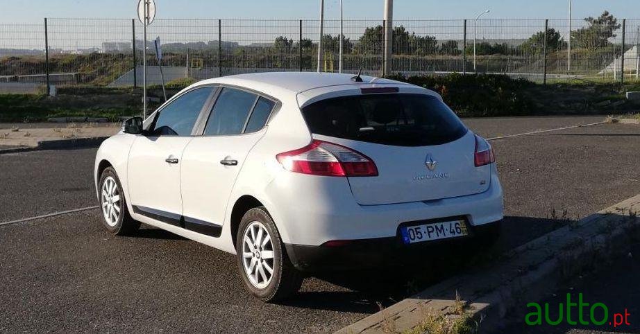 2012' Renault Megane photo #2