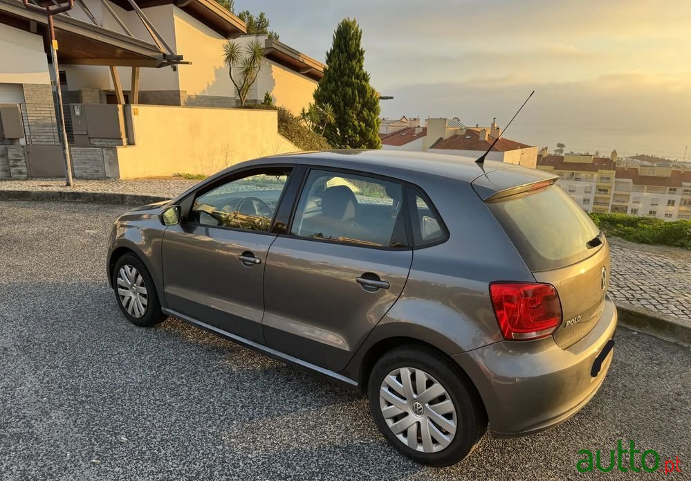 2011' Volkswagen Polo photo #3