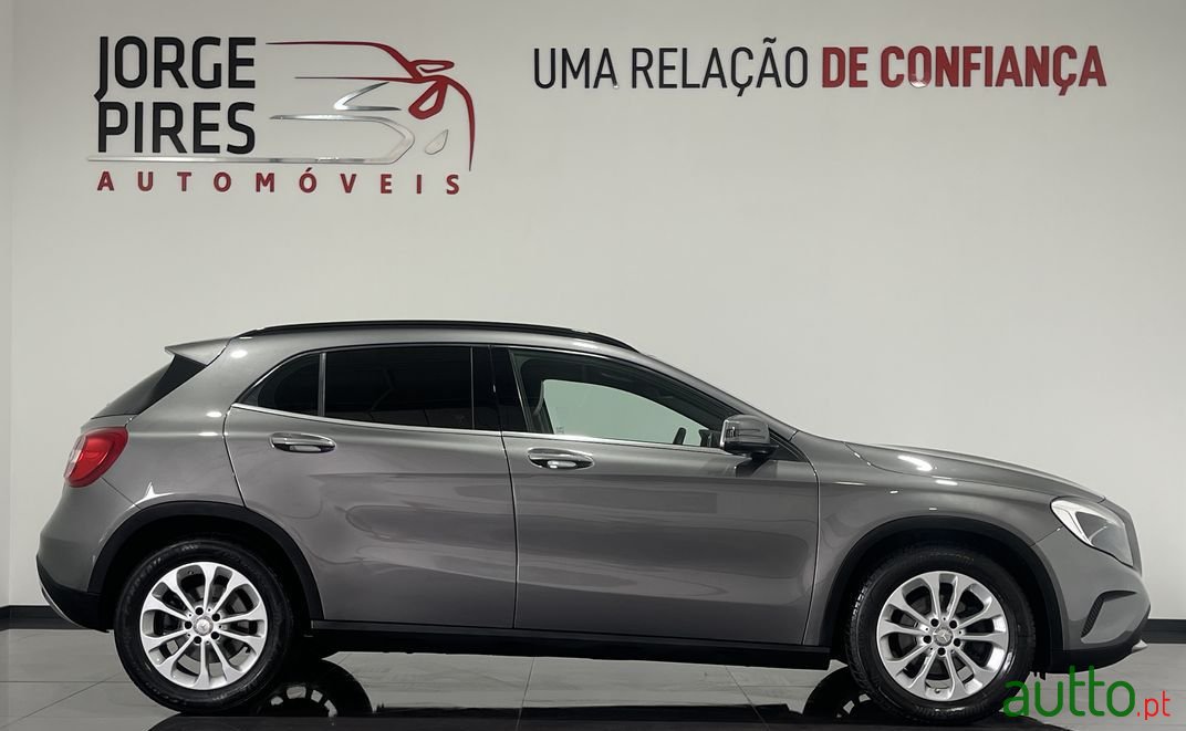 2015' Mercedes-Benz GLA 180 photo #3