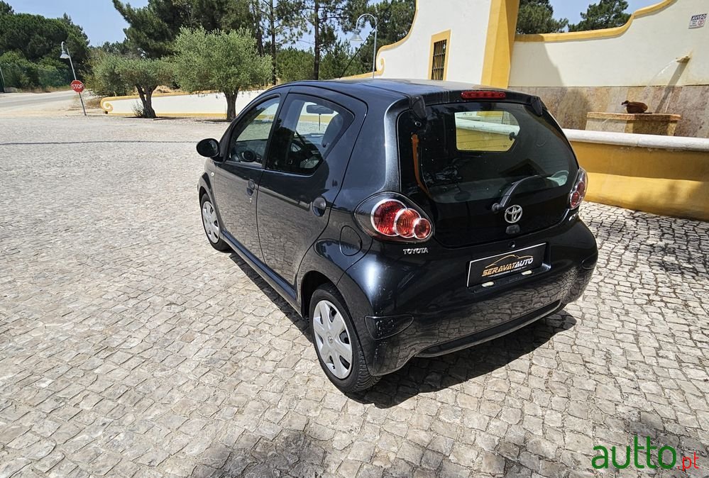 2010' Toyota Aygo 1.0 + Ac photo #6