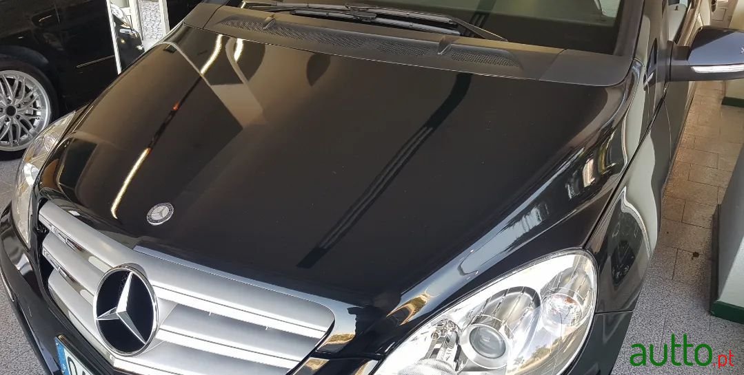 2011' Mercedes-Benz B-180 photo #3