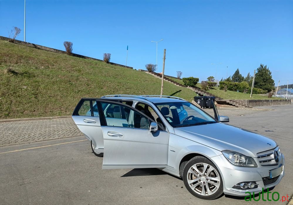 2011' Mercedes-Benz C 220 photo #2