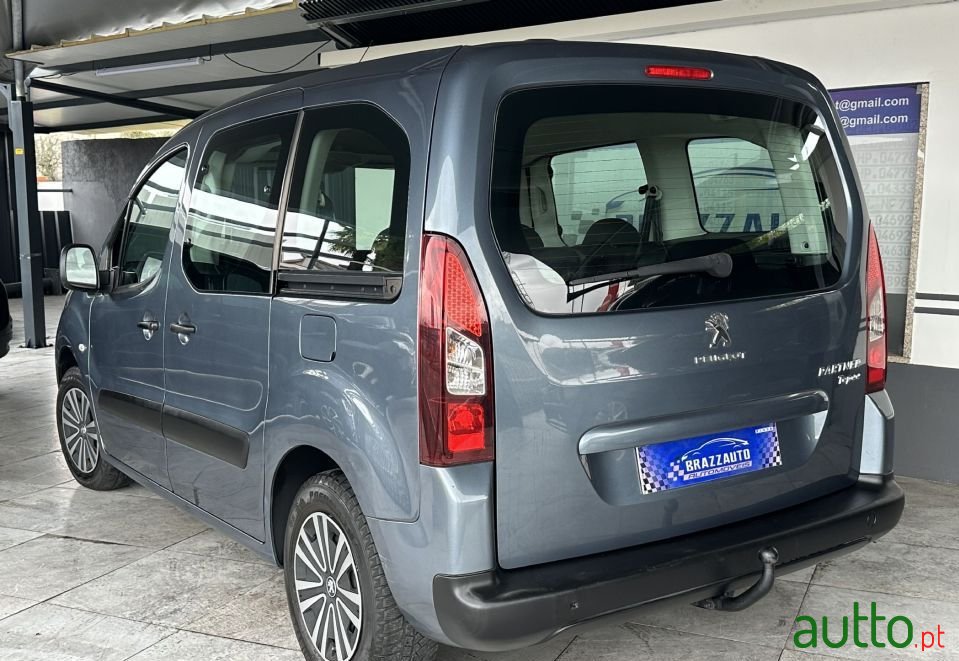 2012' Peugeot Partner photo #3