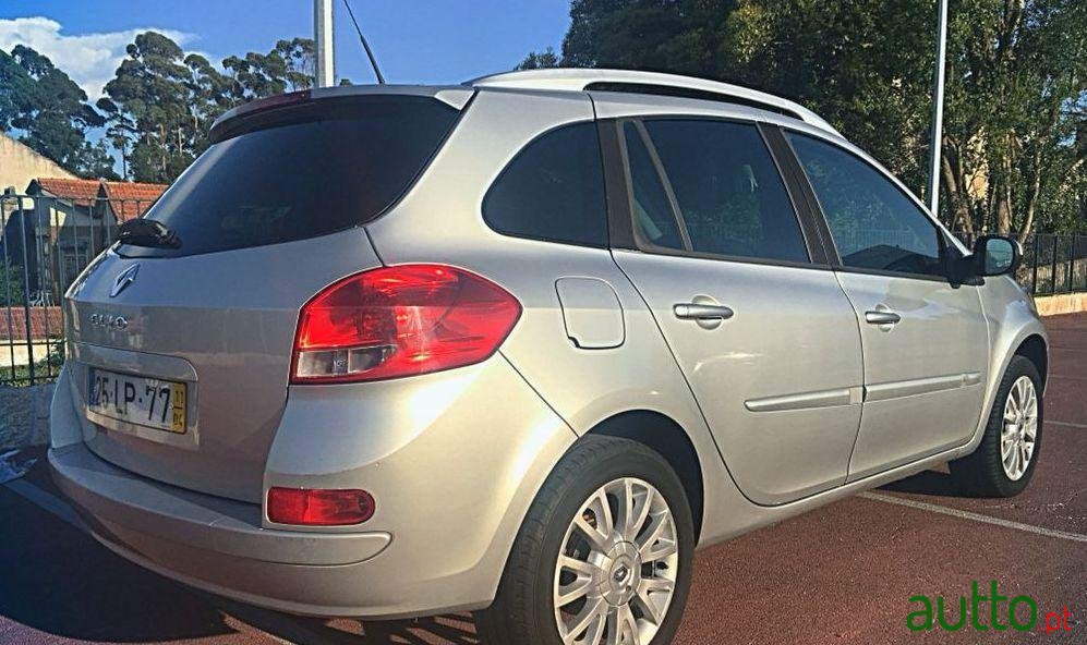 2011' Renault Clio Break photo #3