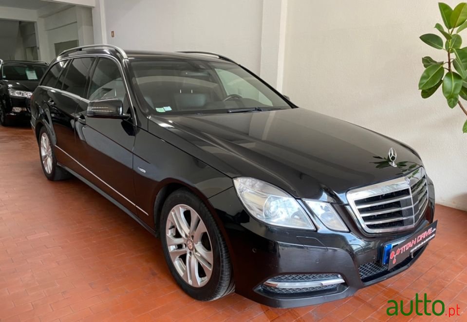 2012' Mercedes-Benz E-220 photo #1