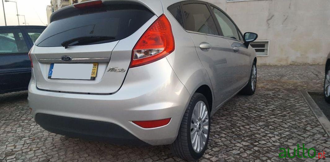 2009' Ford Fiesta Titanium photo #2