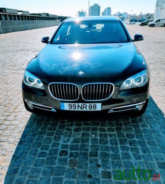 2013' BMW 730 photo #4