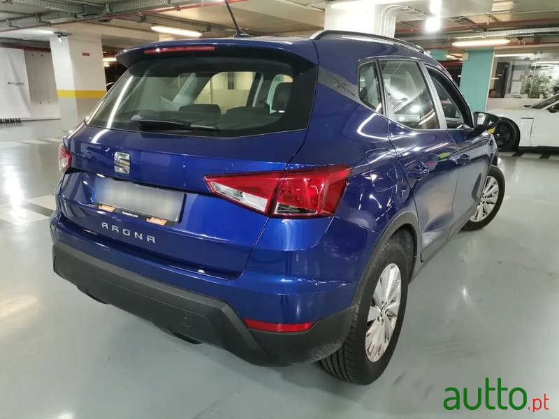 2020' SEAT Arona 1.0 Tsi Style photo #2