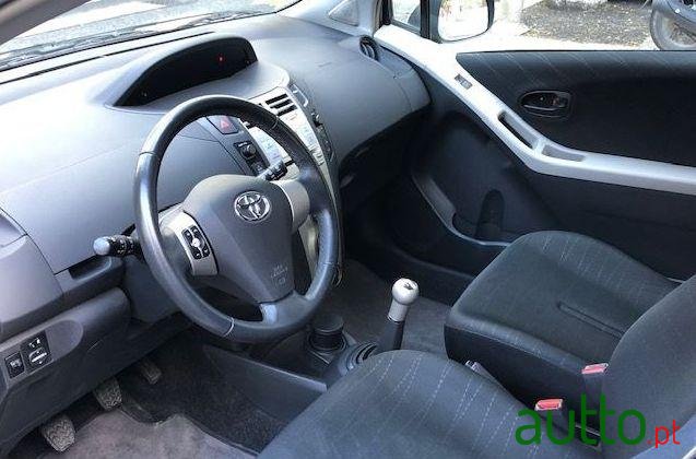 2009' Toyota Yaris Vvt-I Ac photo #4
