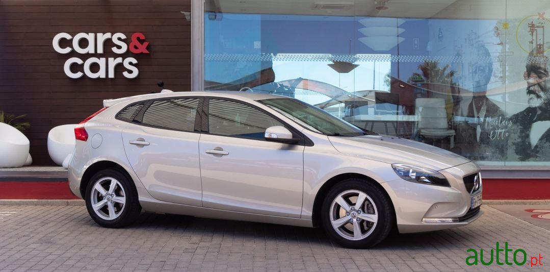 2017' Volvo V40 photo #1