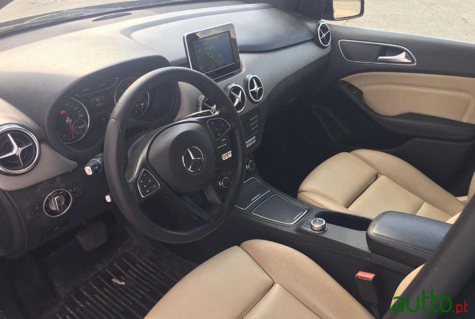 2015' Mercedes-Benz B-180 photo #4