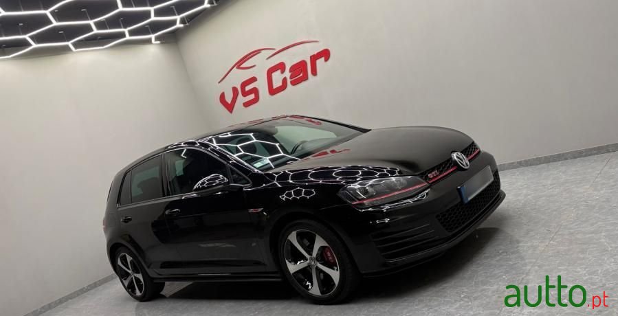 2016' Volkswagen Golf photo #2