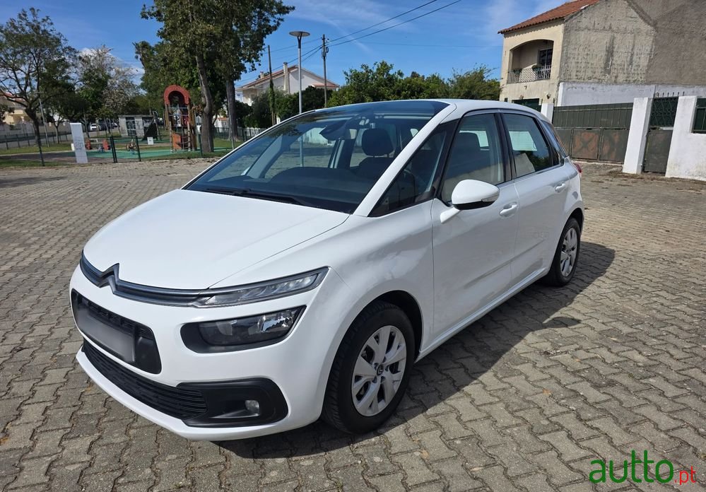 2017' Citroen C4 Picasso photo #2