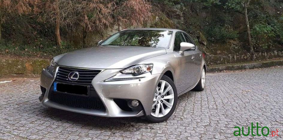 2013' Lexus Is-300H Executive photo #2