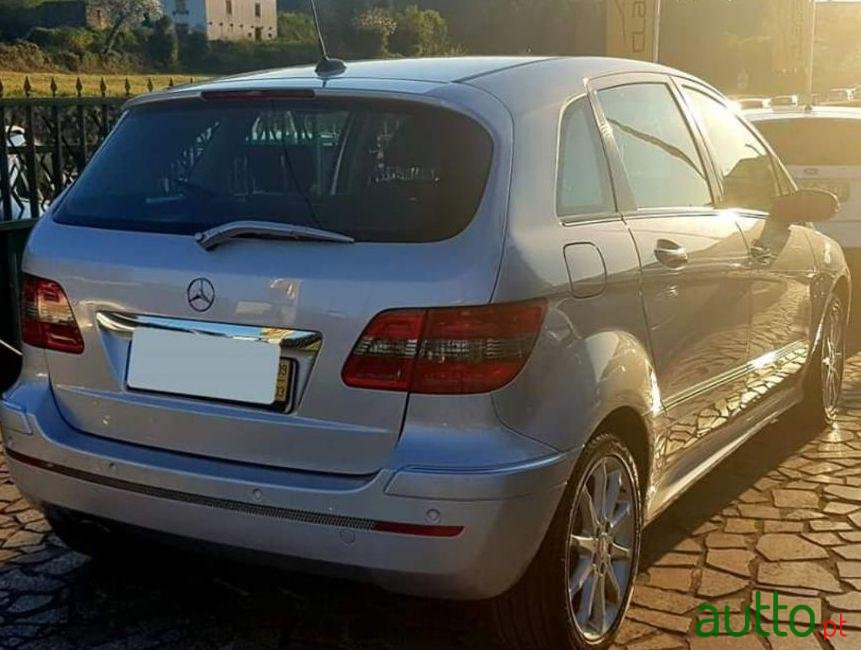 2009' Mercedes-Benz B-180 Cdi photo #1