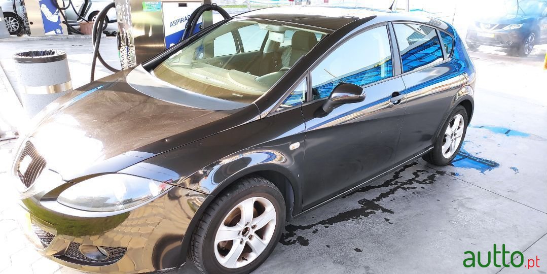 2009' SEAT Leon photo #2