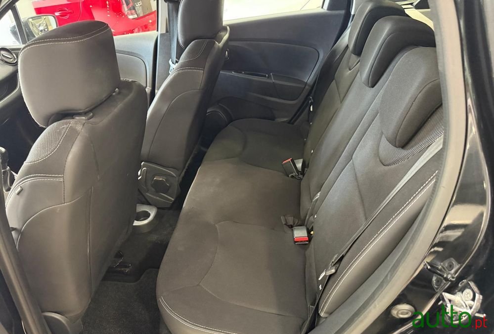 2016' Renault Clio Sport Tourer photo #6