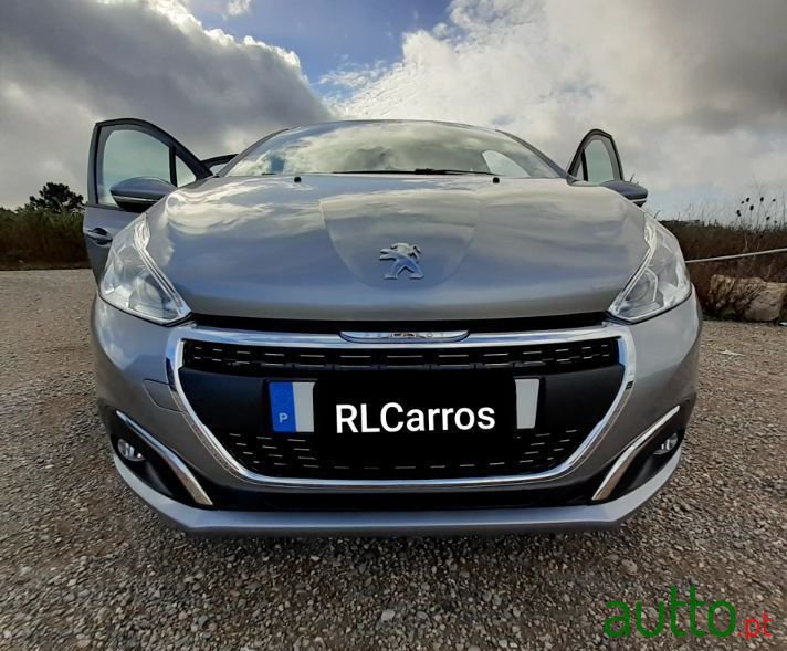 2019' Peugeot 208 photo #2