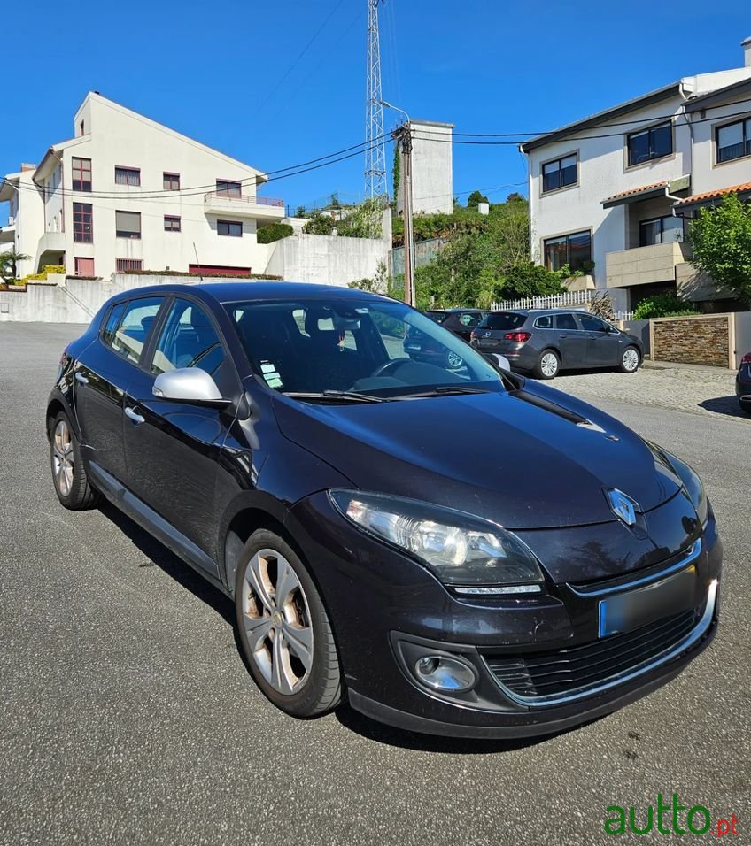 2013' Renault Megane photo #2