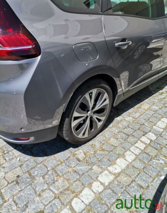 2017' Renault Scenic photo #2