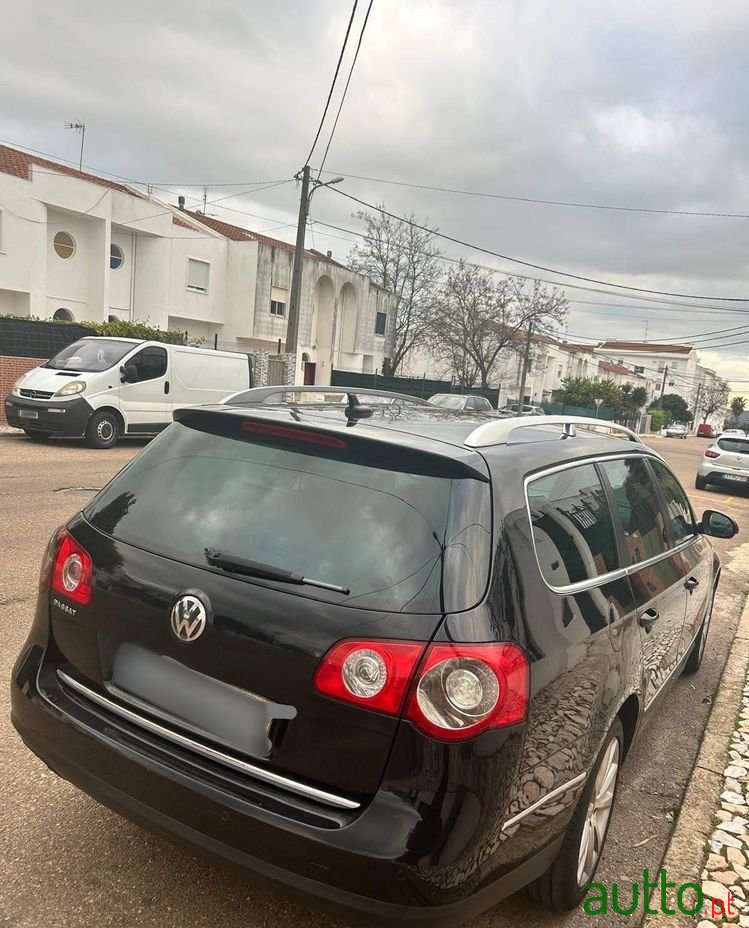 2007' Volkswagen Passat Variant photo #2