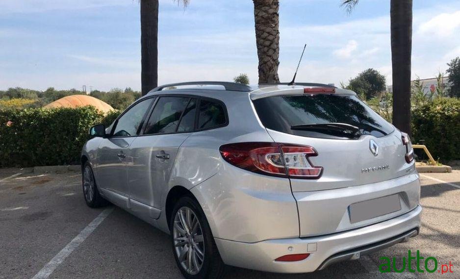 2015' Renault Megane Sport Tourer photo #2