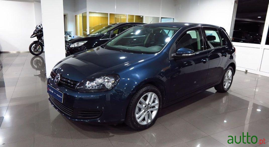 2009' Volkswagen Golf photo #1