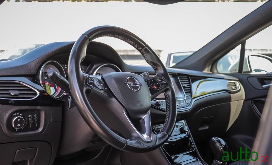 2018' Opel Astra photo #6