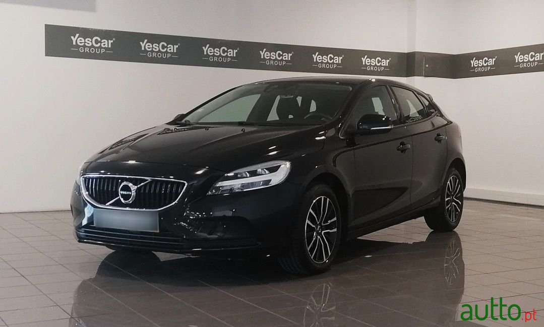 2019' Volvo V40 photo #1