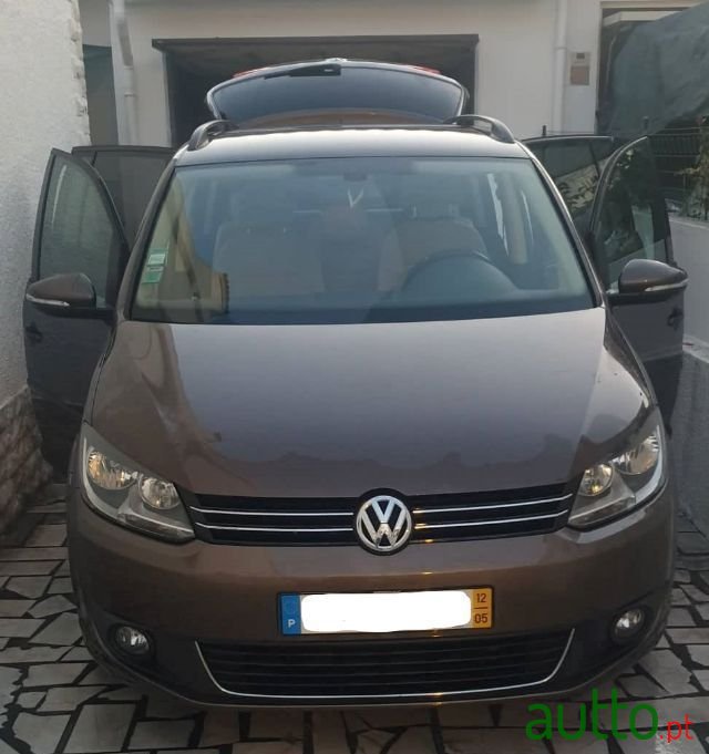 2012' Volkswagen Touran photo #1