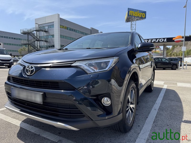 2018' Toyota RAV4 4x2 photo #1