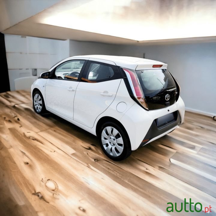 2015' Toyota Aygo photo #3
