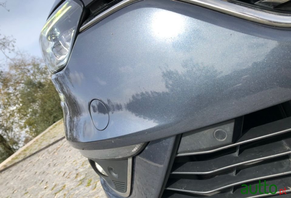 2017' Renault Megane Sport Tourer photo #6