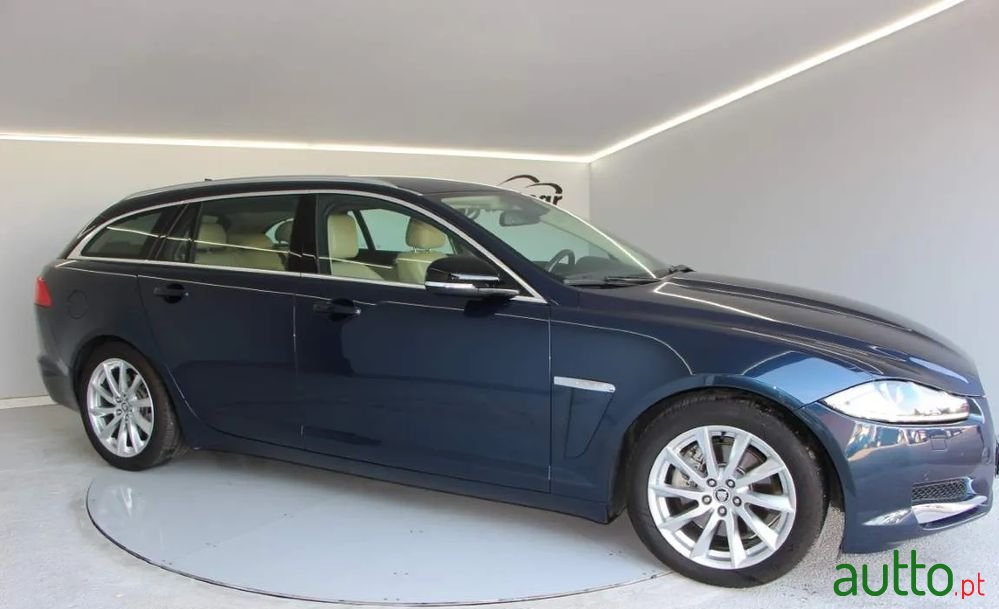 2013' Jaguar Xf Sportbrake photo #3