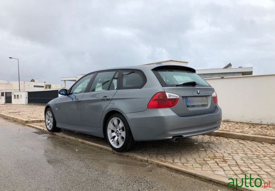 2008' BMW 320 D Touring photo #2