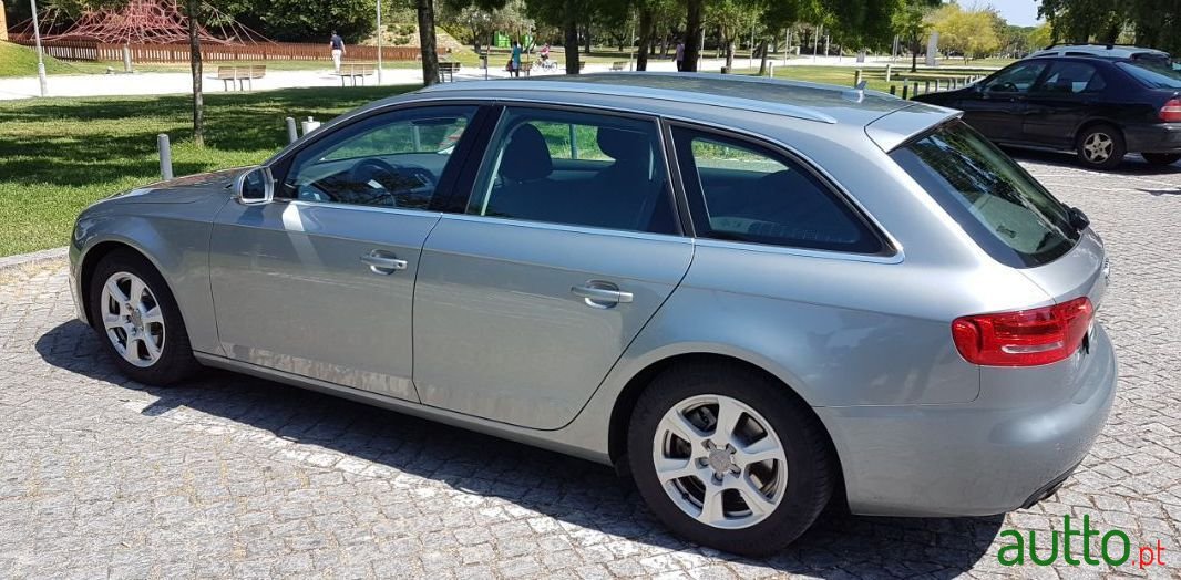 2011' Audi A4 Avant photo #3