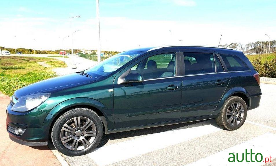 2005' Opel Astra Caravan photo #2