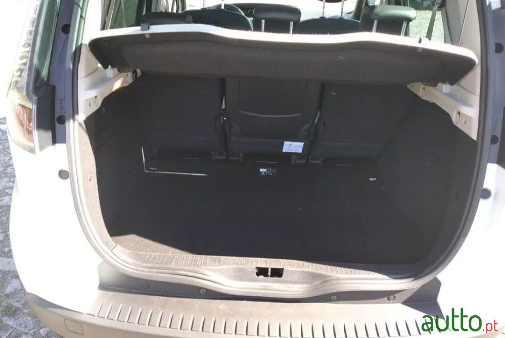 2013' Renault Scenic photo #6