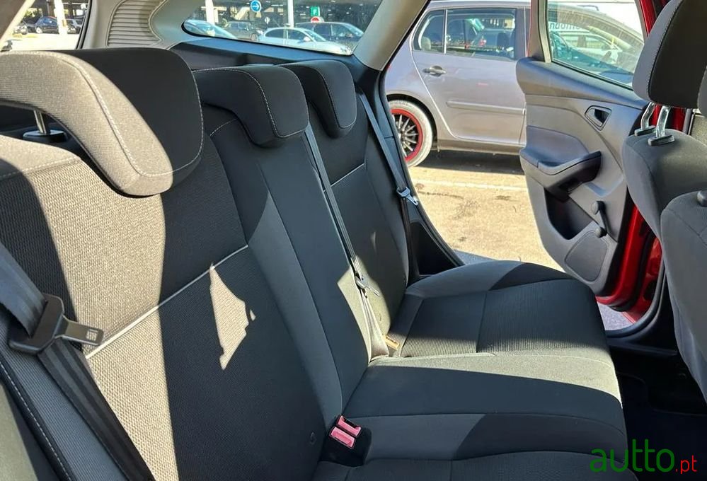 2015' Ford Focus Sw photo #5