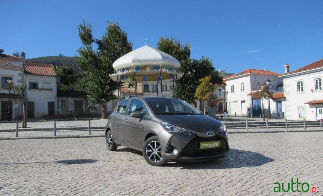 2020' Toyota Yaris photo #2
