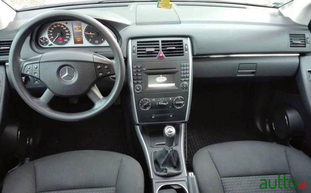 2010' Mercedes-Benz B-180 photo #1