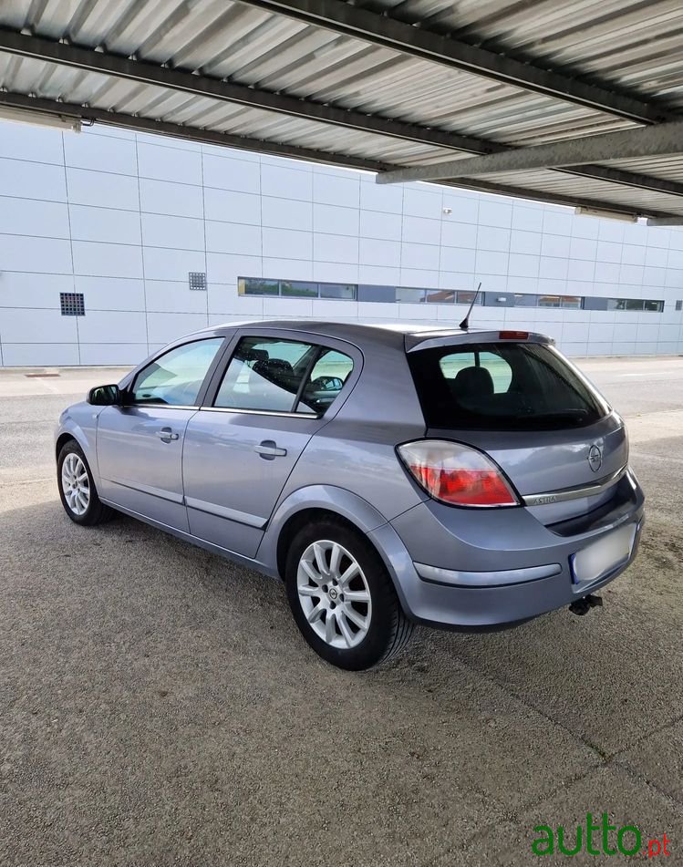 2004' Opel Astra photo #3