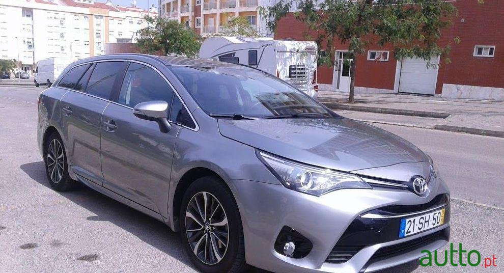 2016' Toyota Avensis Touring Sports photo #1