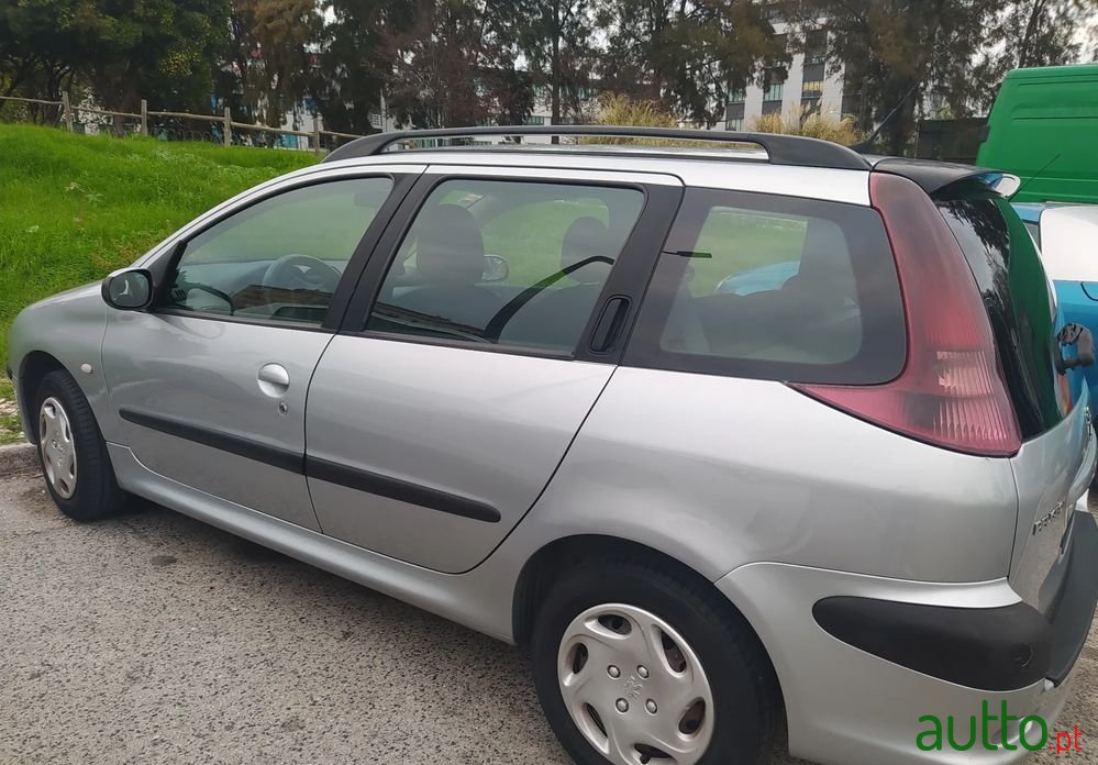 2005' Peugeot 206 Sw photo #2