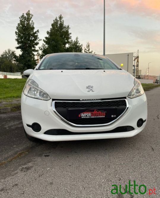 2014' Peugeot 208 photo #4