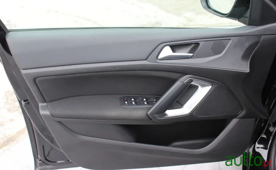 2014' Peugeot 308 1.6 Hdi Active photo #3