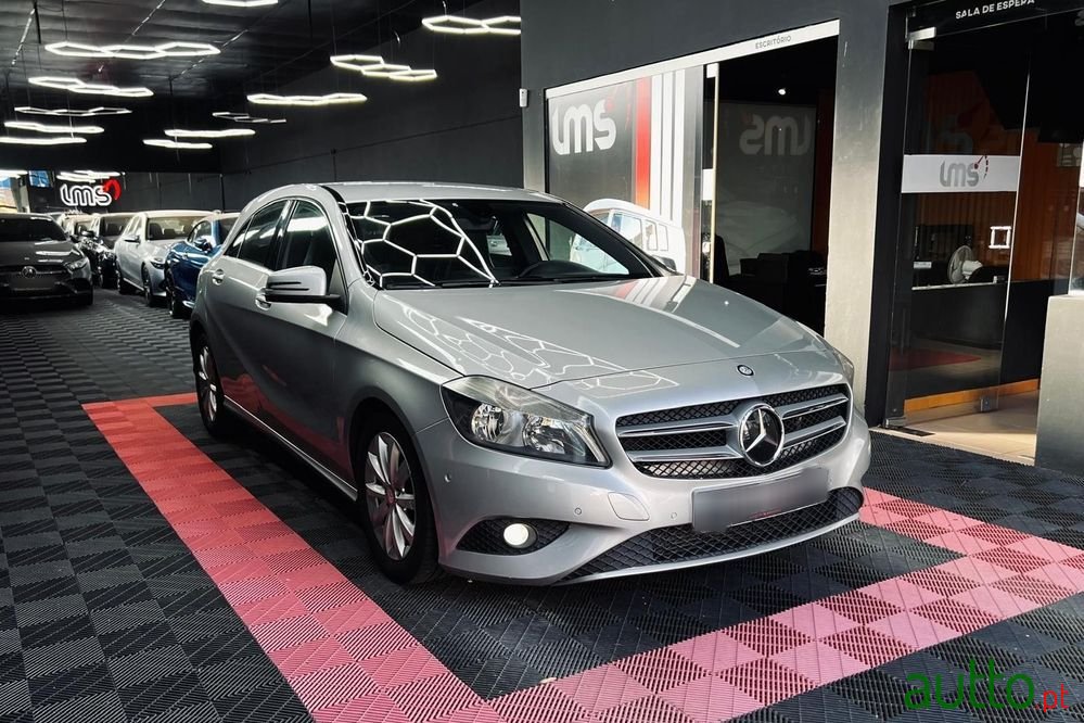 2013' Mercedes-Benz Classe A D Urban photo #4