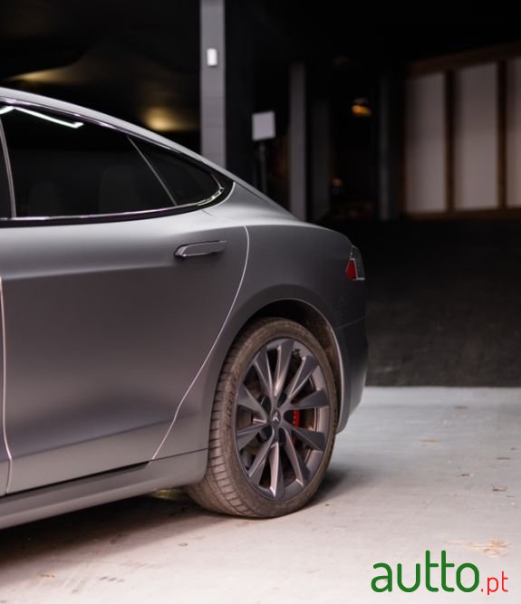 2020' Tesla Model-S photo #2